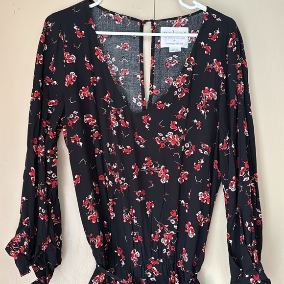 Anthropologie Velvet by Graham & Spencer black floral flowy cropped jumpsuit. M - Picture 5 of 12